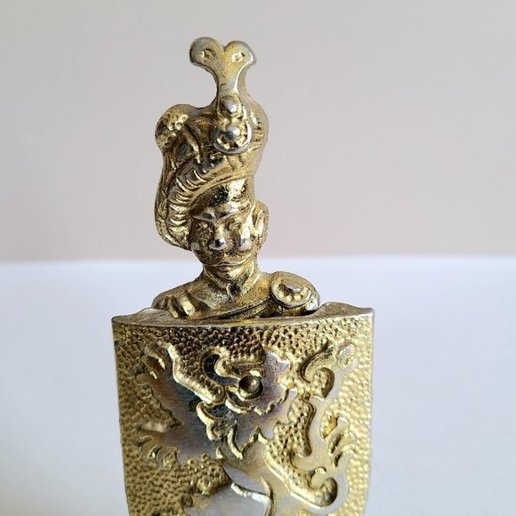 Scottish man with heraldic shield gold color metal bottle opener stand. - Picture 2 of 5